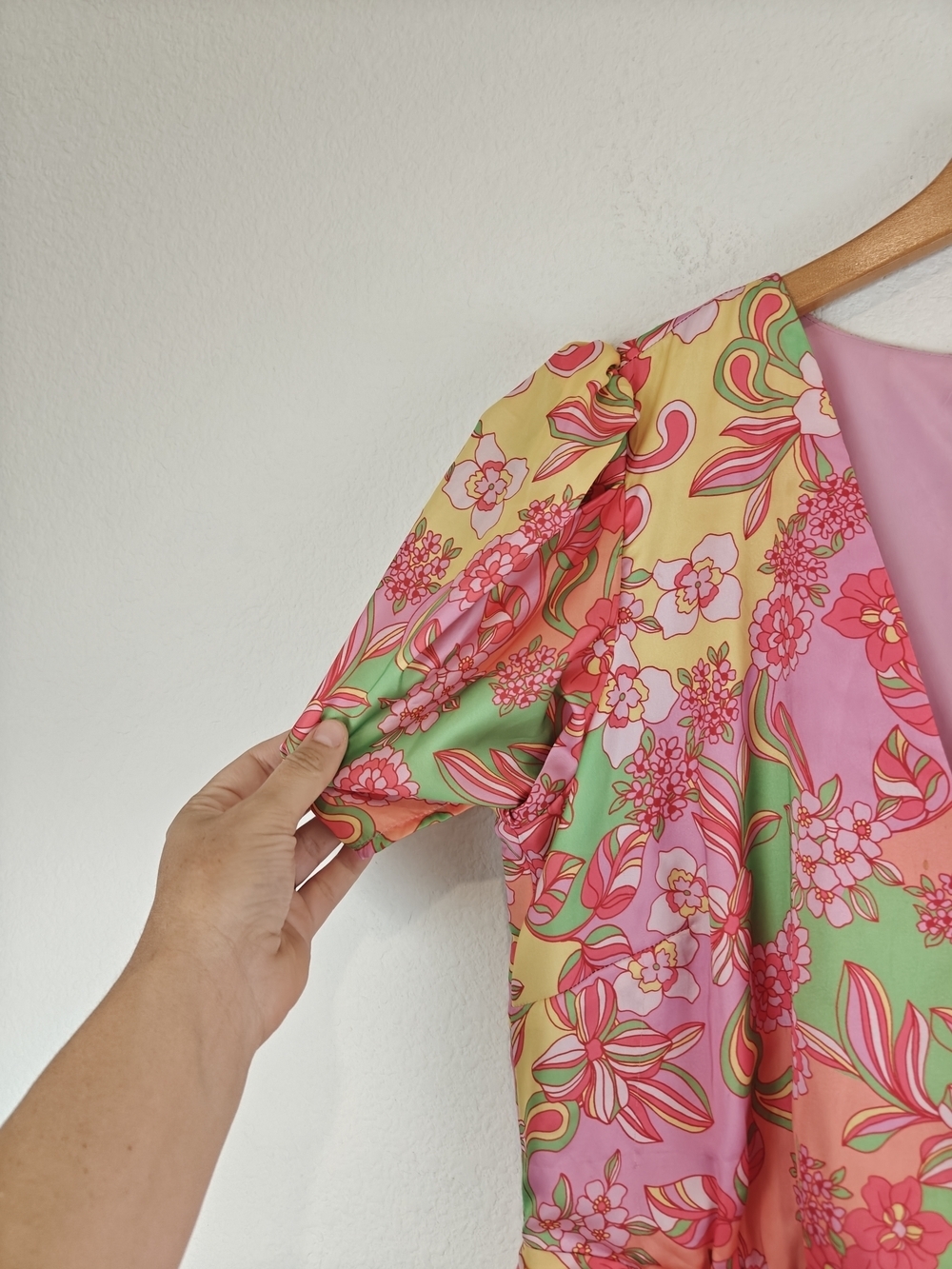 Adelyn Rae Bright Floral Ruched Bodycon Mini Dress – Spring Ready, Size M - Picture 6 of 13